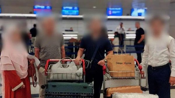 Генеральное консульство Узбекистана в Дубае помогло вернуть на родину семью с ребенком - Sputnik Узбекистан