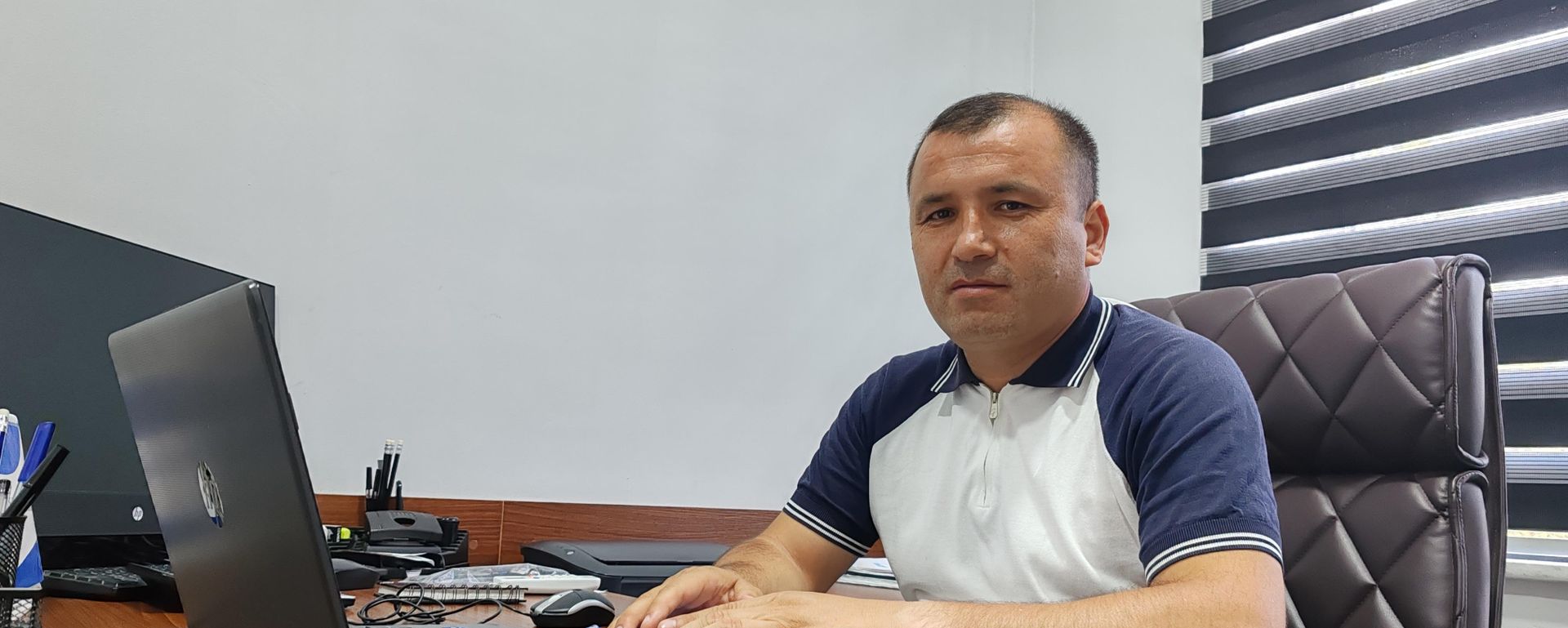 Замдиректора детско-юношеской спортивной школы №2 Самарканда, тренер по футболу Джамшид Джуракулов - Sputnik Узбекистан, 1920, 30.06.2026