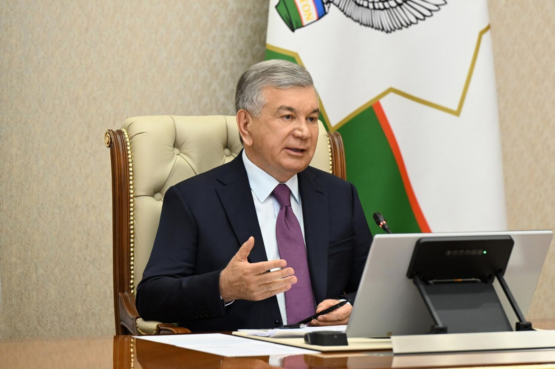 Шавкат Мирзиёев ознакомился с презентацией предложений по развитию транспортно-логистической системы и эффективному использованию транзитного потенциала страны Шавкат Мирзиёев ознакомился с презентацией предложений по развитию транспортно-логистической системы и эффективному использованию транзитного потенциала страны - Sputnik Узбекистан, 1920, 01.07.2026