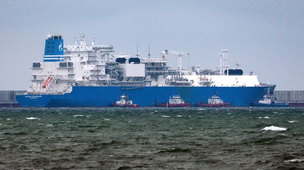 Плавучая регазификационная установка Маршал Василевский у берегов Калининграда - Sputnik Узбекистан
