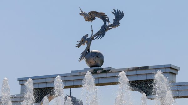 Лето у городского фонтана - Sputnik Ўзбекистон
