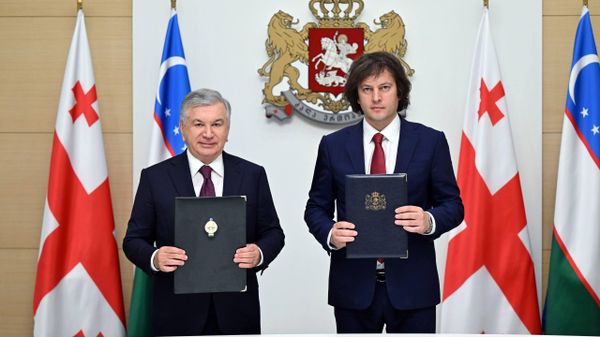 Shavkat Mirziyoyev i Irakliy Kobaxidze podpisali Deklaratsiyu ob ustanovlenii otnosheniy strategicheskogo partnerstva. - Sputnik O‘zbekiston