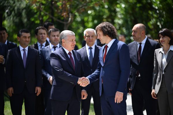 Shavkat Mirziyoyev i Irakliy Kobaxidze prinyali uchastie v seremonii otkritiya pamatnika Alisheru Navoi v Tbilisi Shavkat Mirziyoyev i Irakliy Kobaxidze prinyali uchastie v seremonii otkritiya pamatnika Alisheru Navoi v Tbilisi - Sputnik O‘zbekiston