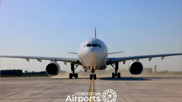 Аэропорт Андижана впервые принял широкофюзеляжный самолет Airbus A330 - Sputnik Узбекистан