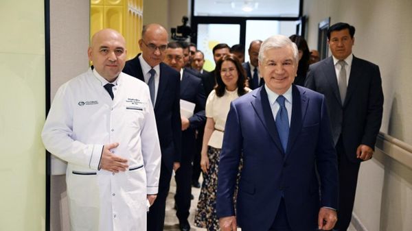 Шавкат Мирзиёев посетил частный медицинский центр Global International Hospital в Сергелийском районе - Sputnik Узбекистан