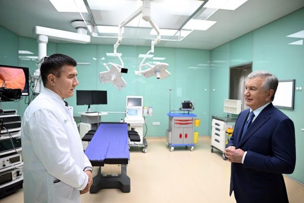 Шавкат Мирзиёев посетил частный медицинский центр Global International Hospital в Сергелийском районе - Sputnik Узбекистан