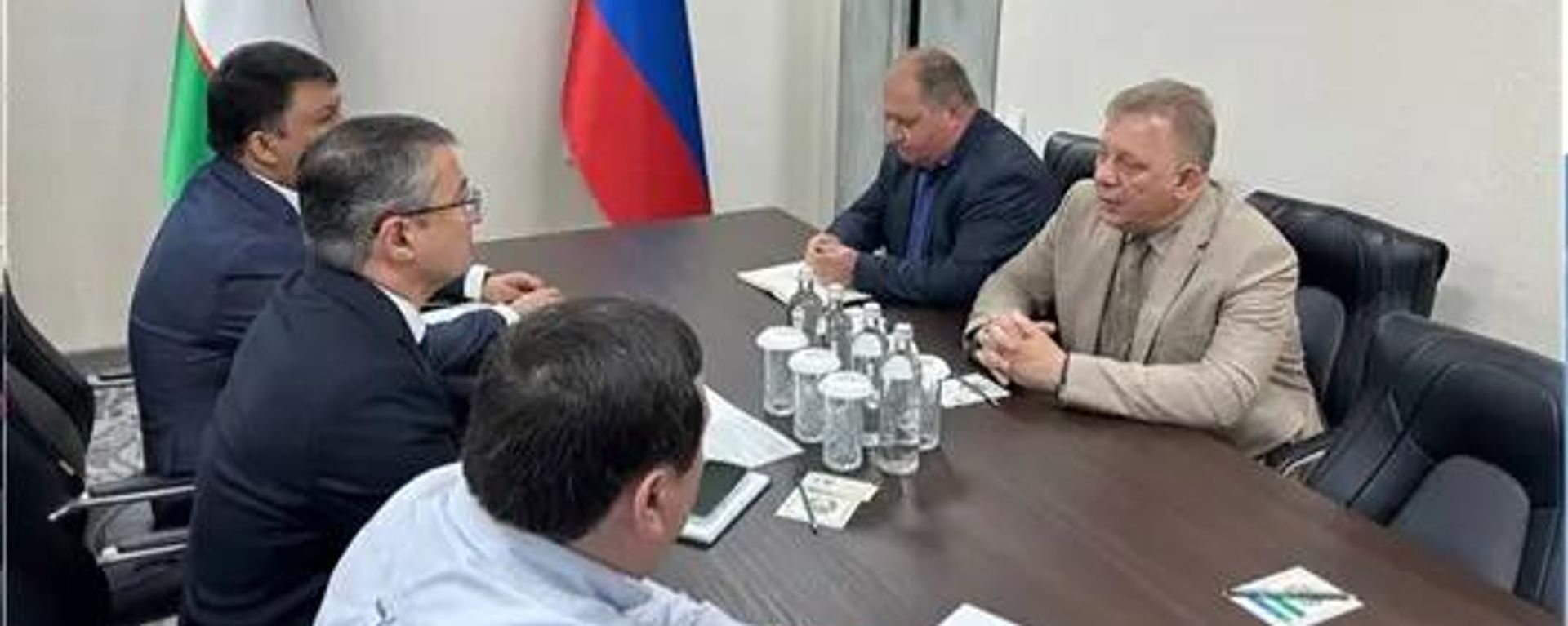 Обсуждены вопросы трудовой миграции между Узбекистаном и Приморским краем России - Sputnik Ўзбекистон, 1920, 05.07.2026