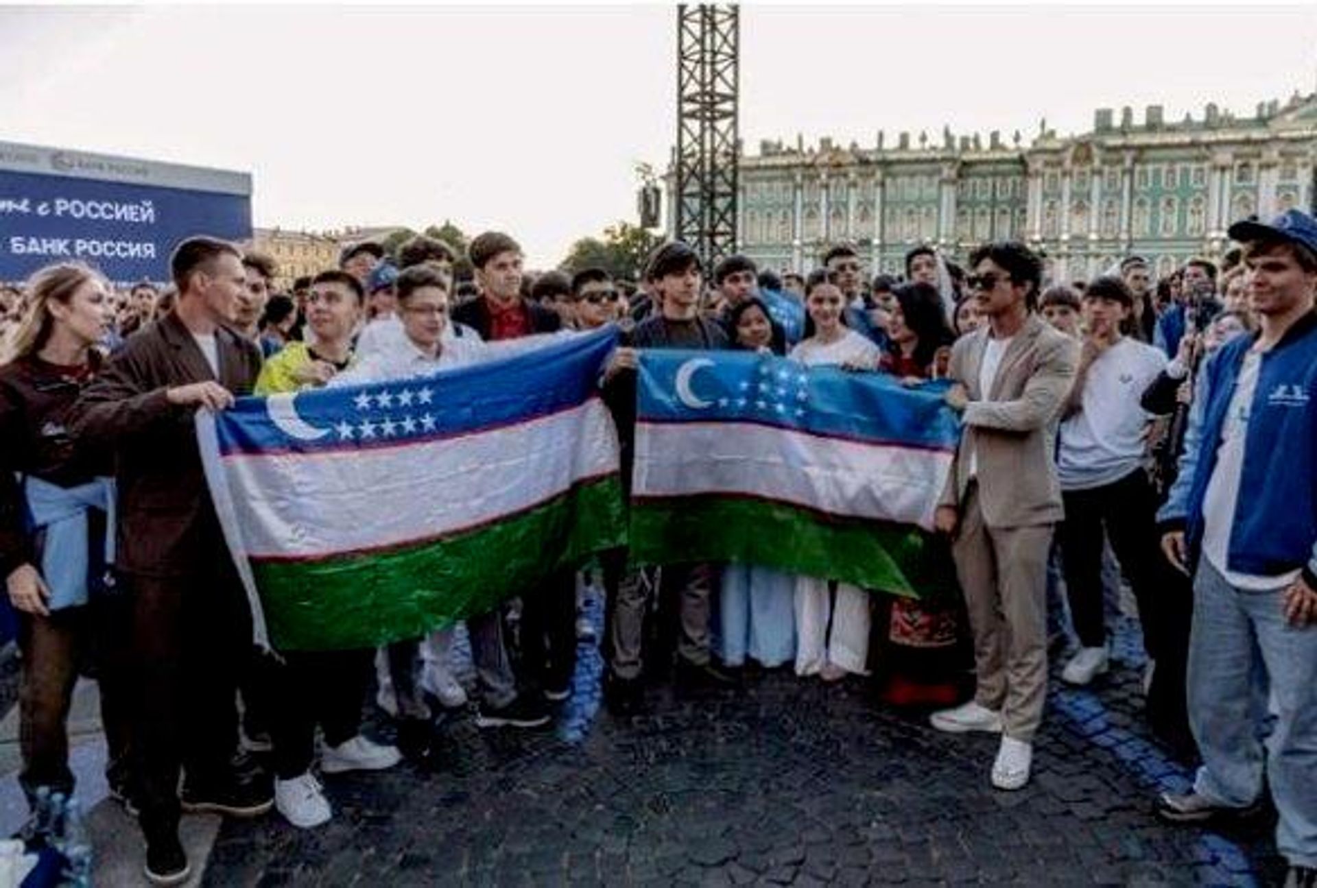Узбекские школьники посетили праздник Алые паруса в Санкт-Петербурге Узбекские школьники посетили праздник Алые паруса в Санкт-Петербурге - Sputnik Узбекистан, 1920, 06.07.2026