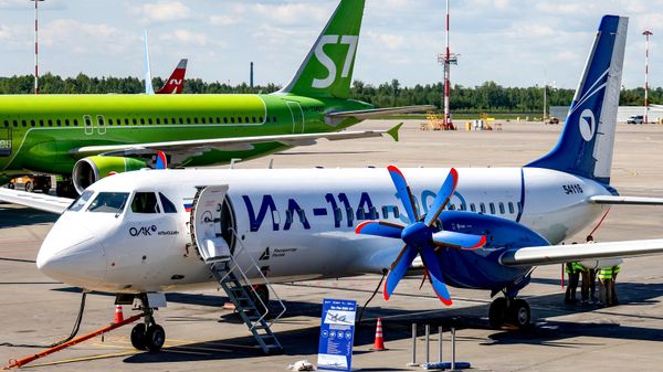Noviy rossiyskiy samolet Il-114-300 v Sankt-Peterburge - Sputnik O‘zbekiston