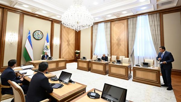 Prezident Shavkat Mirziyoyev oznakomilsya s prezentatsiyey predlojeniy po borbe s opustinivaniyem - Sputnik O‘zbekiston
