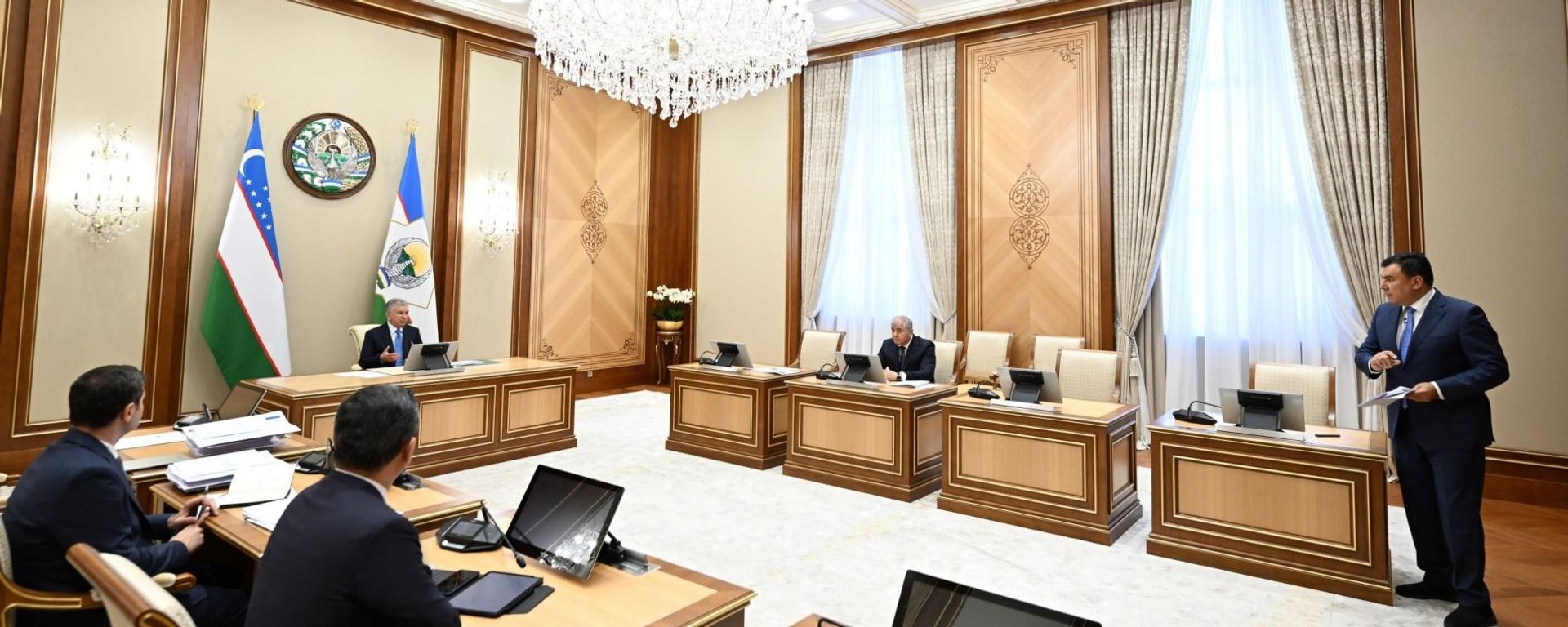 Prezident Shavkat Mirziyoyev oznakomilsya s prezentatsiyey predlojeniy po borbe s opustinivaniyem - Sputnik O‘zbekiston, 1920, 06.07.2026