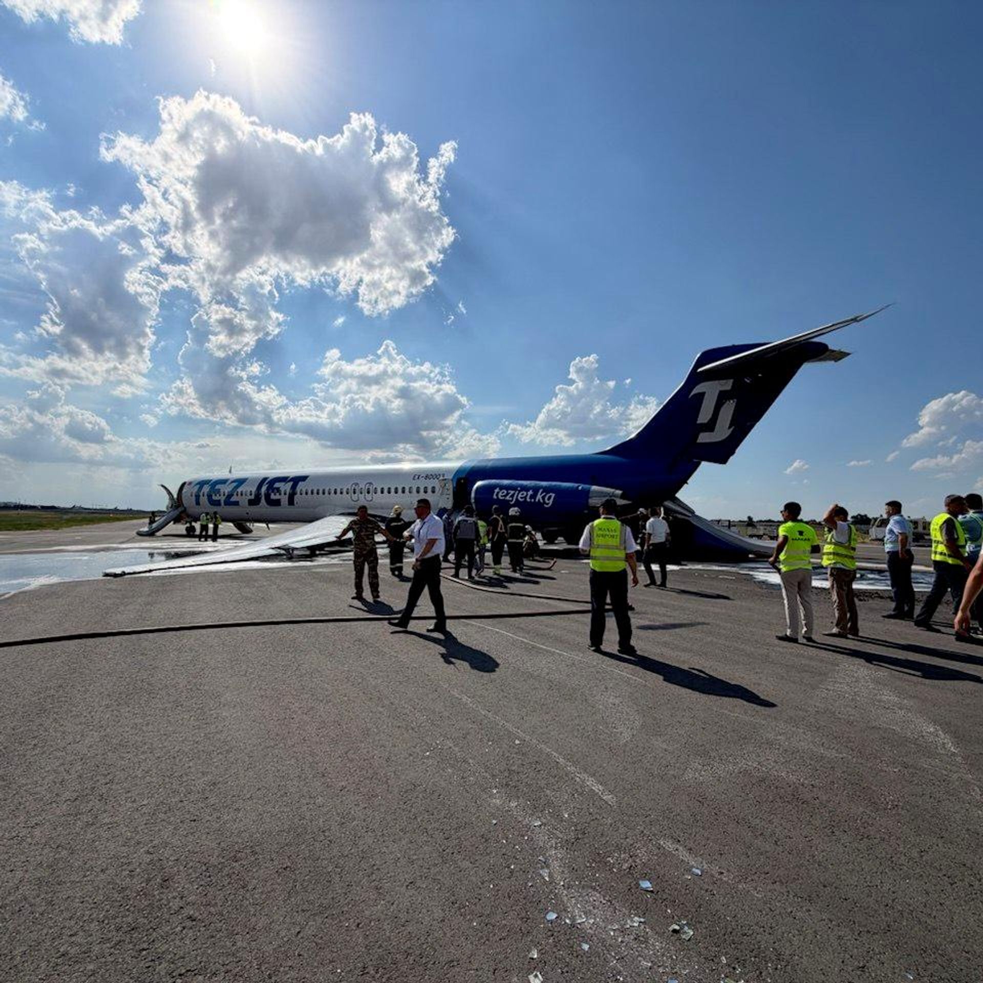 “Манас” аэропортида Tez Jet самолёти шассиси синди — 187 киши эвакуация ...