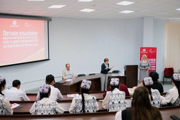 В СмолГУ открылась летняя языковая школа для будущих преподавателей русского языка из Узбекистана и Кыргызстана В СмолГУ открылась летняя языковая школа для будущих преподавателей русского языка из Узбекистана и Кыргызстана - Sputnik Узбекистан