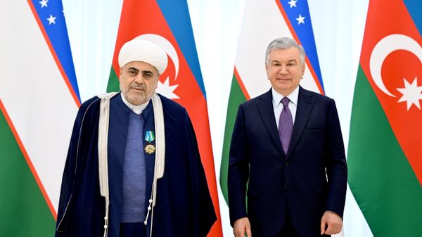 Шавкат Мирзиёев принял председателя Управления мусульман Кавказа, шейх-уль-ислама Аллахшукюра Пашазаде. - Sputnik Узбекистан