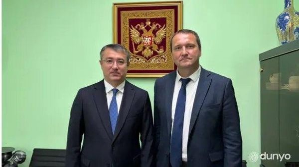 Генеральный консул Узбекистана Хажиакбар Вахабов встретился с временно исполняющим обязанности руководителя представительства МИД России во Владивостоке Евгением Волосастовым - Sputnik Ўзбекистон
