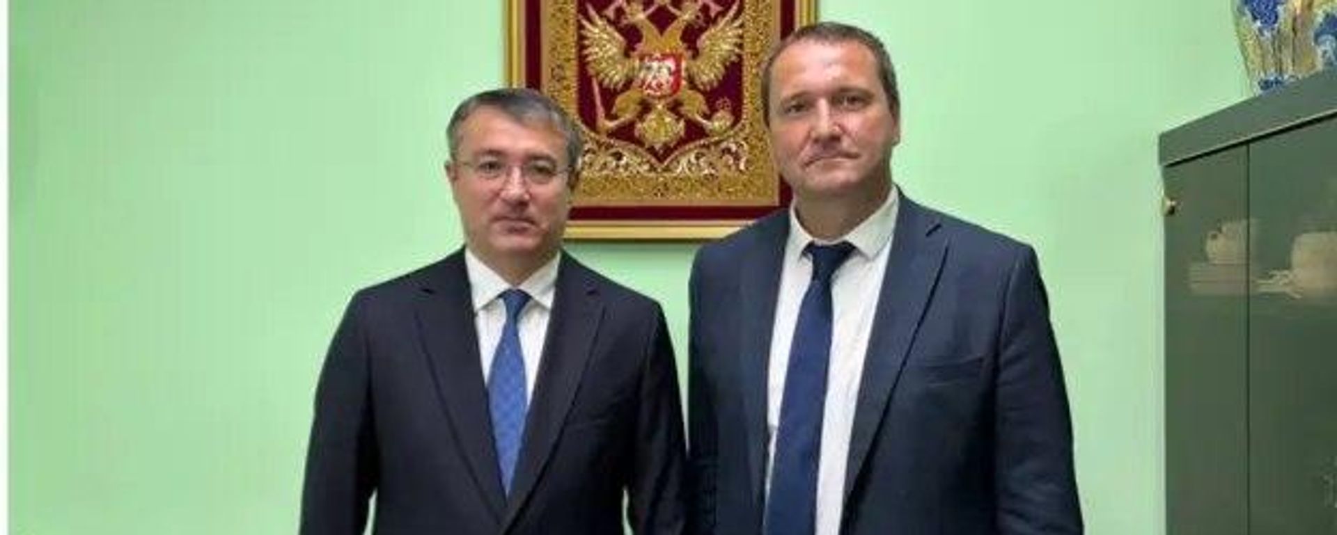 Генеральный консул Узбекистана Хажиакбар Вахабов встретился с временно исполняющим обязанности руководителя представительства МИД России во Владивостоке Евгением Волосастовым - Sputnik Ўзбекистон, 1920, 11.07.2026