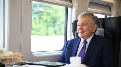 Президент Узбекистана прибыл из Ташкента в Бекабад на новом электропоезде