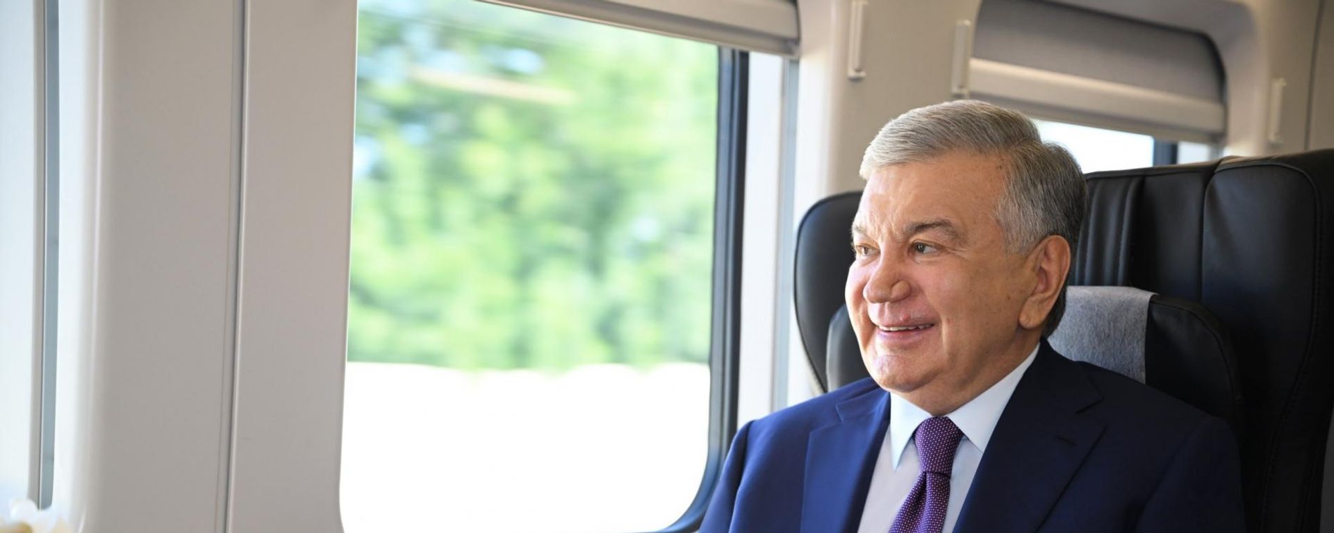 Президент Узбекистана прибыл из Ташкента в Бекабад на новом электропоезде - Sputnik Узбекистан, 1920, 13.07.2026