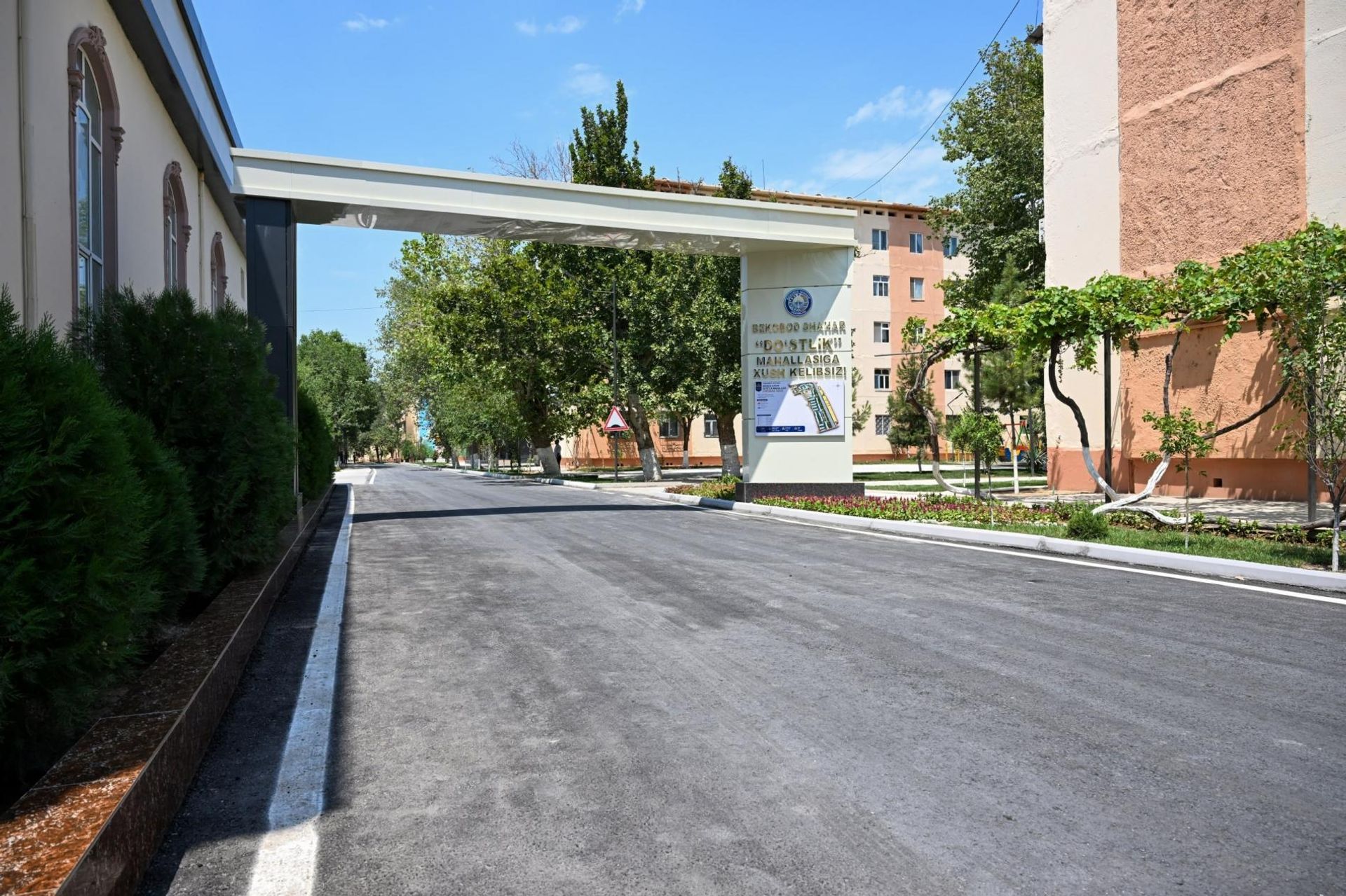 Глава Узбекистана в ходе поездки в Бекабад ознакомился с проведенной созидательной работой в махалле Дустлик - Sputnik Узбекистан, 1920, 14.07.2026