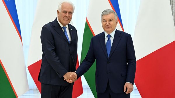 Shavkat Mirziyoyev prinyal italyanskuyu delegatsiyu vo glave s gubernatorom Toskani Eudjenio Djani - Sputnik O‘zbekiston