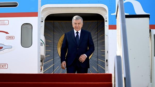 Шавкат Мирзиёев прибыл в Катар, чтобы выразить соболезнования в связи с кончиной бывшего эмира Шейха Хамада бин Халифы Аль Тани - Sputnik Узбекистан