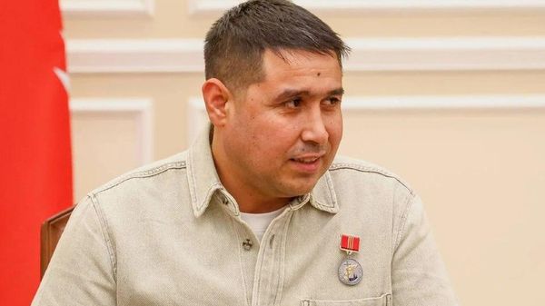 🟠Хайрулло Ибадуллаев, спасший ребенка в Санкт-Петербурге, получил премию Все для Победы! - Sputnik Узбекистан