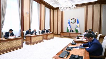 Президент ознакомился с презентацией по договоренностям достигнутых в ходе визита в Беларусь