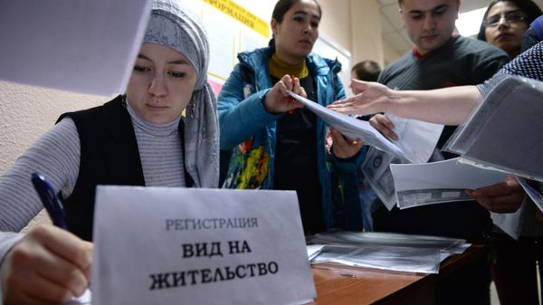 Sdacha ekzamenov v sentre testirovaniya migrantov. Arxivnoe foto - Sputnik O‘zbekiston