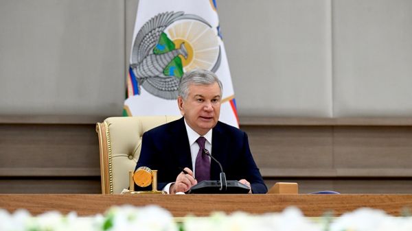 Под председательством Шавката Мирзиёева прошло видеоселекторное совещание, посвященное приоритетным задачам по созданию новой среды в махаллях и организации деятельности махаллинской семерки на новых принципах - Sputnik Узбекистан