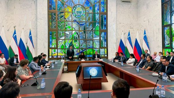 Узбекистанских врачей, работающих в России, планируют привлечь к проводимым в Узбекистане реформам - Sputnik Узбекистан