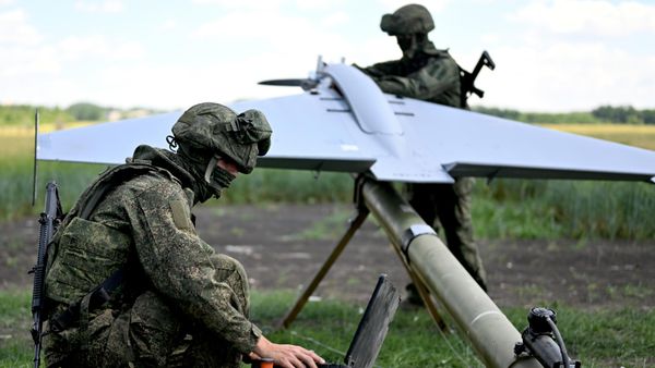Боевая работа расчета БПЛА БМ-70 группировки войск Центр на Добропольском направлении СВО - Sputnik Узбекистан