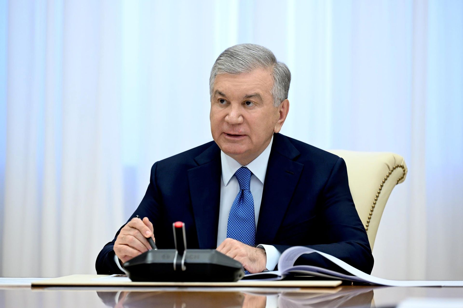 Президент ознакомился с презентацией новых проектов в сфере культуры и искусства. - Sputnik Узбекистан, 1920, 17.07.2026