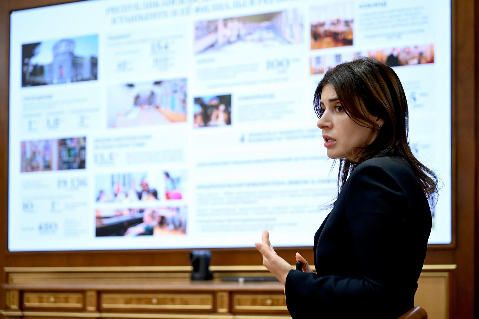 Президент ознакомился с презентацией новых проектов в сфере культуры и искусства. - Sputnik Узбекистан, 1920, 17.07.2026
