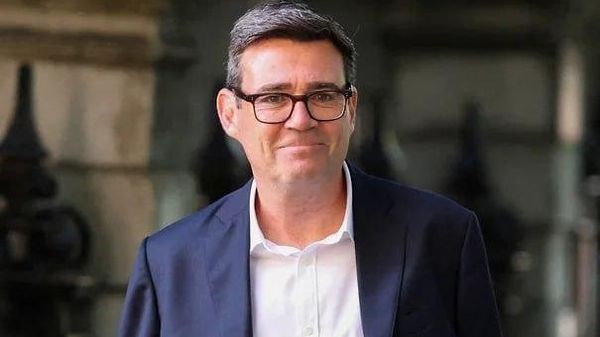 Энди Бернем стал новым лидером правящей в Великобритании Лейбористской партии - Sputnik Узбекистан