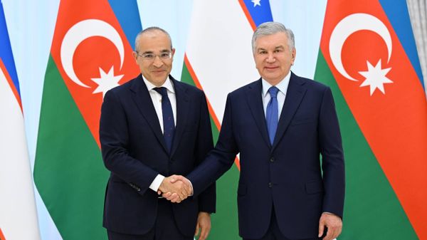 Shavkat Mirziyoyev prinyal ministra ekonomiki Azerbaydjana Mikaila Djabbarova - Sputnik O‘zbekiston