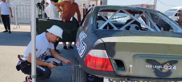 В Самарканде проходит автофестиваль с дрифт-шоу и выставкой ретроавтомобилей - Sputnik Узбекистан