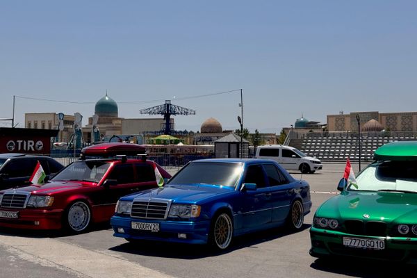 В Самарканде проходит автофестиваль с дрифт-шоу и выставкой ретроавтомобилей В Самарканде проходит автофестиваль с дрифт-шоу и выставкой ретроавтомобилей - Sputnik Ўзбекистон