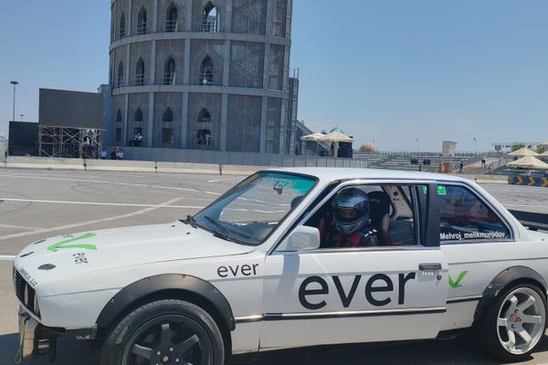 В Самарканде проходит автофестиваль с дрифт-шоу и выставкой ретроавтомобилей В Самарканде проходит автофестиваль с дрифт-шоу и выставкой ретроавтомобилей - Sputnik Ўзбекистон
