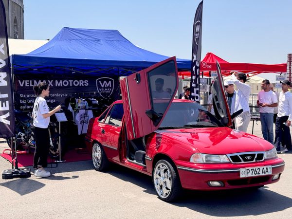 В Самарканде проходит автофестиваль с дрифт-шоу и выставкой ретроавтомобилей - Sputnik Узбекистан