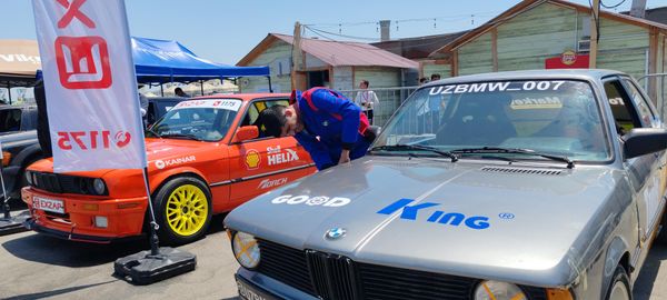 В Самарканде проходит автофестиваль с дрифт-шоу и выставкой ретроавтомобилей - Sputnik Узбекистан
