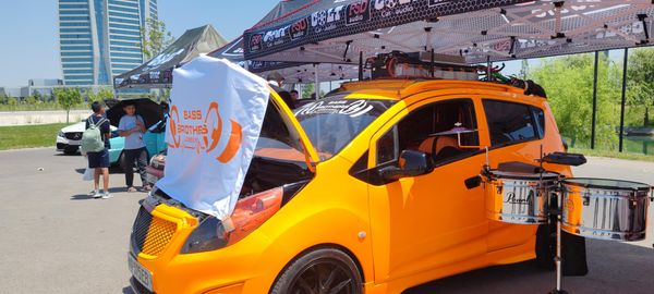 В Самарканде проходит автофестиваль с дрифт-шоу и выставкой ретроавтомобилей - Sputnik Узбекистан