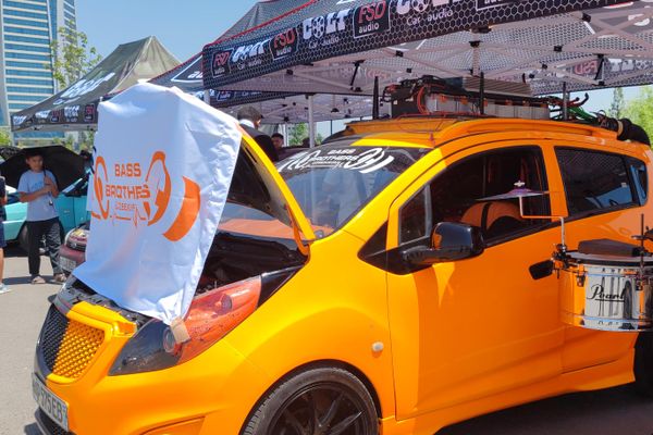 В Самарканде проходит автофестиваль с дрифт-шоу и выставкой ретроавтомобилей В Самарканде проходит автофестиваль с дрифт-шоу и выставкой ретроавтомобилей - Sputnik Ўзбекистон
