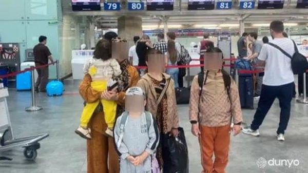Генконсульство Узбекистана в Санкт-Петербурге помогло вернуться на родину гражданке с четырьмя детьми - Sputnik Узбекистан