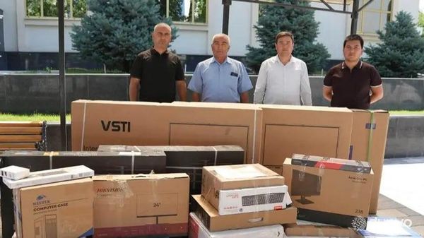 Генконсульство Узбекистана в Алматы передало современное оборудование трем педагогическим техникумам Ташкентской области - Sputnik Узбекистан