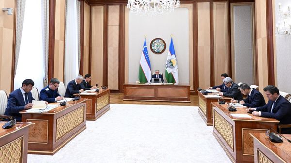 Президент Шавкат Мирзиёев ознакомился с презентацией по водоснабжению и канализации - Sputnik Ўзбекистон