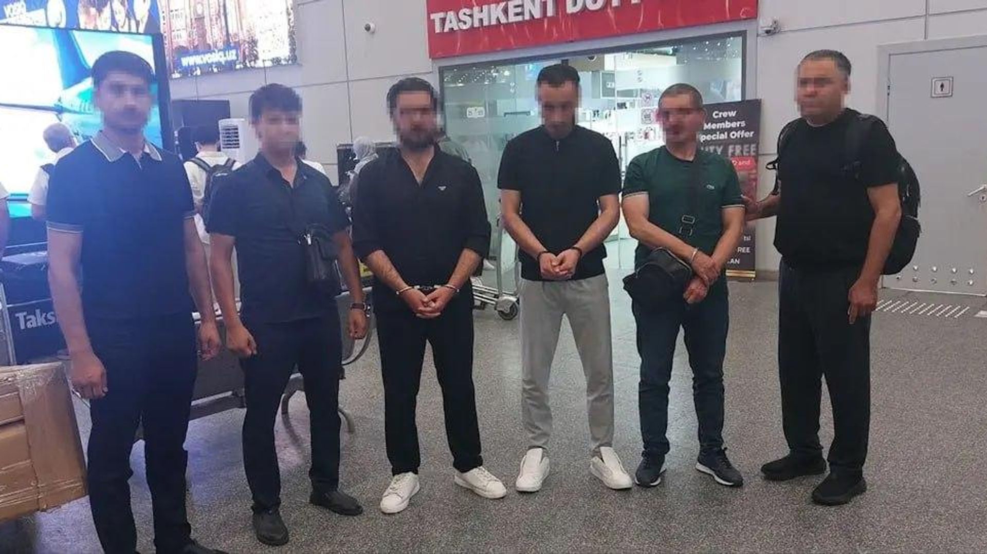Из Турции в Узбекистан экстрадировали троих мужчин, находившихся в международном розыске Из Турции в Узбекистан экстрадировали троих мужчин, находившихся в международном розыске - Sputnik Узбекистан, 1920, 23.07.2026
