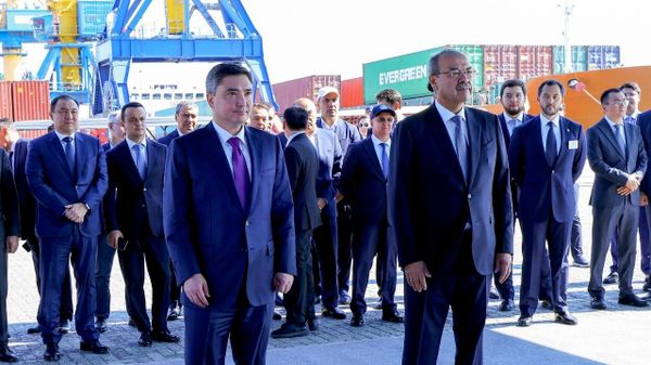 Премьер-министры Казахстана и Узбекистана обсудили перспективы наращивания перевозок по Среднему коридору - Sputnik Узбекистан