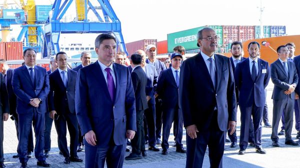 Premyer-ministri Kazaxstana i Uzbekistana rassmotreli perspektivi narashivaniya perevozok po Srednemu koridoru - Sputnik O‘zbekiston
