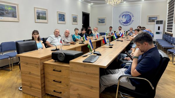 V Tashkente proshel krugliy stol, posvashenniy 330-letiyu voyenno-morskogo flota Rossii V Tashkente proshel krugliy stol, posvashenniy 330-letiyu voyenno-morskogo flota Rossii - Sputnik O‘zbekiston