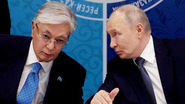 Рабочая поездка президента Владимира Путина в Омск для участия в форуме сотрудничества с Казахстаном - Sputnik Ўзбекистон
